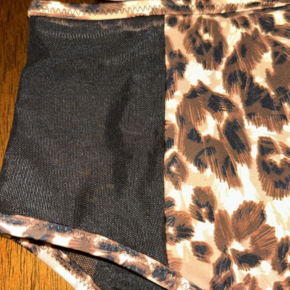 Aerie Longline Plunge Leopard Ring
Mesh High Cut Cheeky Bikini Top Set Size S - Picture 8 of 15